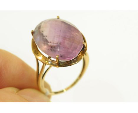 9 ct gold and amethyst ring, size P