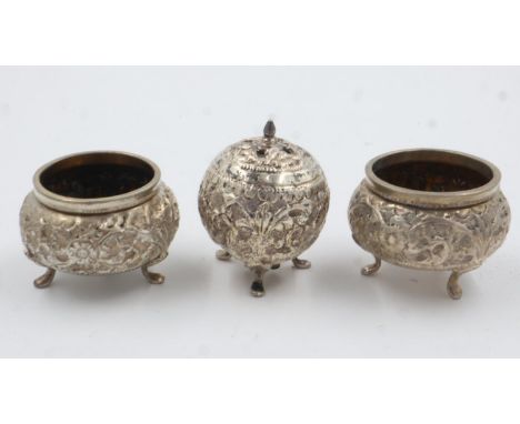 Sterling silver three-piece cruet, combined 94g. UK P&amp;P Group 1 (£16+VAT for the first lot and £2+VAT for subsequent lots
