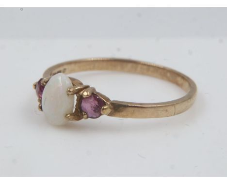9ct gold ring set with an oval shaped opal, shouldered by amethyst, size N, 1.2g. UK P&amp;P Group 0 (£6+VAT for the first lo