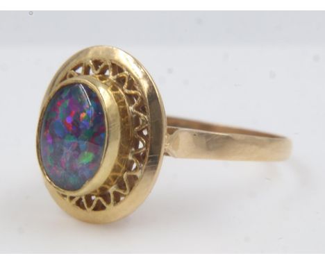 Ladies 18ct gold Australian fire opal solitaire ring, size R, 3.4g. UK P&amp;P Group 0 (£6+VAT for the first lot and £1+VAT f
