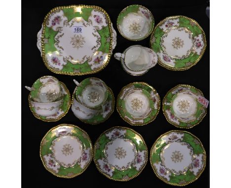 Coalport tea service of twenty pieces, in the apple green Y2665 pattern, in good order with no issues noted. Not available fo