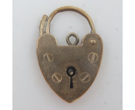 9ct gold heart-form padlock clasp, 1.7g. UK P&amp;P Group 1 (£16+VAT for the first lot and £2+VAT for subsequent lots)