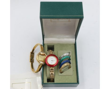 GUCCI: ladies quartz wristwatch with changeable coloured bezels, boxed with guarantee card from Boodle &amp; Dunthorne, and a