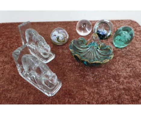 Caithness paperweight no. 711/1500, pair of moulded glass bookends in the form of polar bears with impressed number 799630, V