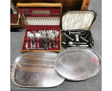 A cased silver plated cutlery set with a horn handled silver plated ladle and two silver plated gallery trays.