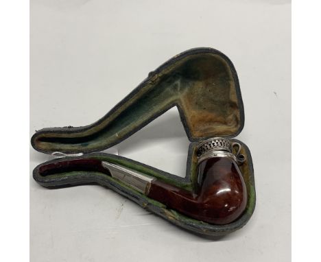 A cased white metal (tested silver) mounted pipe, L. 17cm.