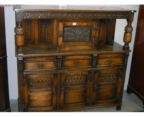 A good quality oak buffet sideboard. COLLECT ONLY.