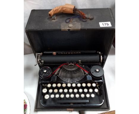 A vintage Underwood typewriter COLLECT ONLY