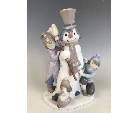 A Lladro figurine of a snowman and children, 5713