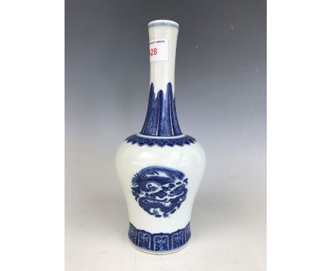 A Chinese blue and white porcelain yaolingzun vase, decorated with dragon-and-phoenix vignettes, seal mark to base, 25 cm