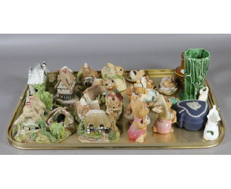 A tray lot of Pendelfin figures, Lilliput Lane model cottages, Sylvac and Hornsea.