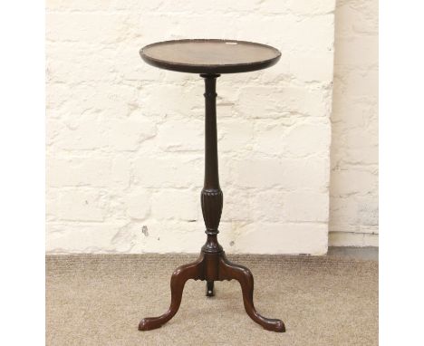 A Georgian style mahogany wine table raised on tripod base (AF).