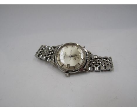 An Omega Constellation automatic chronometer mens wristwatch, silvered coloured dial and date aperture on a stainless steel b