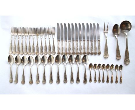 800 silver silverware set, lightweight pieces with embossed shell pattern on tips of handles. Marked Arg. 800 on handles. Pie