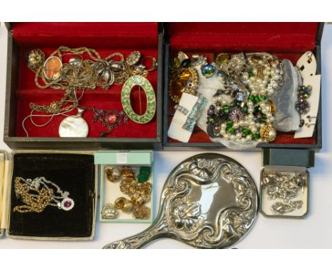 A collection of costume jewellery including a faceted weighable yellow metal chain, possibly 9ct gold, weight approx 7.7gms, 