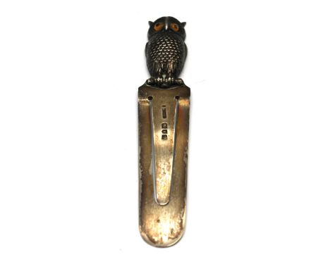 A novelty Edwardian silver bookmark, with owl top with glass eyes, hallmarked by Sampson Mordan, London, 1903, approx. 9.4cm 