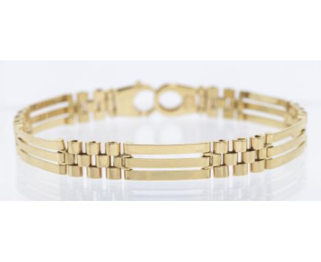 A 14ct gold Italian gate style link bracelet, width approx 8mm, length approx 20cm, weight approx 17.5gms  Further details: l