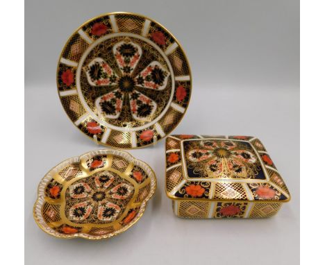3 Royal Crown Derby pieces in the 1128 pattern , comprising of a rectangular Trinket box and 2 trinket boxes, all first quali