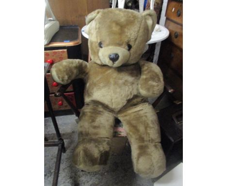 Vintage Lefray large teddy bearLocation: 