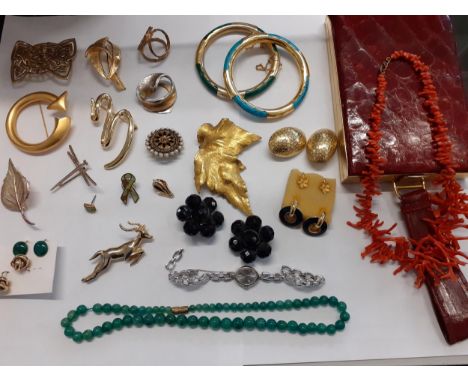 Mixed costume jewellery to include a vintage red coral necklace, vintage gold tone brooches, earrings and 2 Oriental style ba