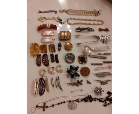 Mixed costume jewellery, mainly vintage, together with small collectables to include a British Railways cap badge, white meta