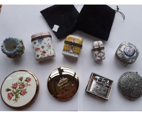 Three vintage compacts to include a QE2 gold tone example, a Stratton and a Jaeger together with a small vintage Mosda 500 li