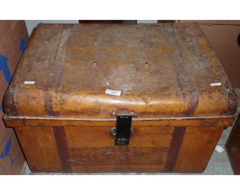 Metal trunk