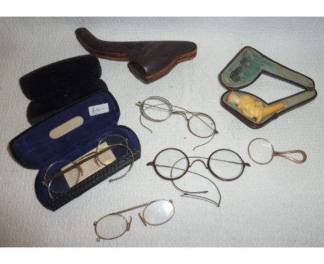Cased Meesham pipe in the form of a ladies head, pipe cases, spectacles etc
