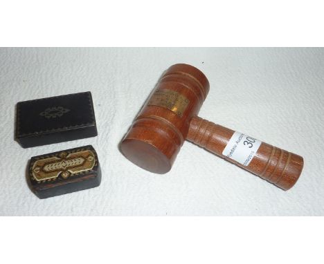 Oak gavel with brass plaque 'Presented To Wakefield BTA by T W Long 1959' and 2 small snuff boxes
