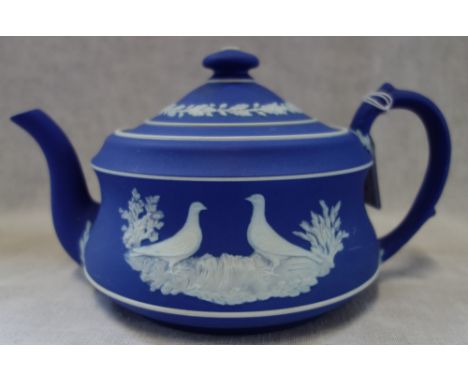 A WEDGWOOD BLUE JASPERWARE TEAPOT