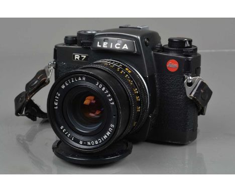 A Leica R7 SLR Camera, black, made in Germany, serial no 1922387, 1992, shutter working, meter working, body G, some paint we