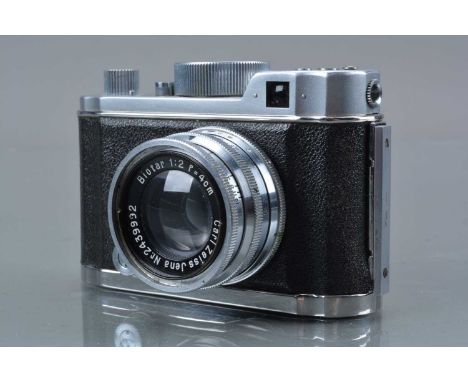 A Robot II 35mm Camera, serial no B33095, spring drive working, shutter working, body G, missing leatherette from base plate,