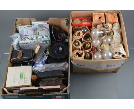 Photographic Related Items, including a box of vintage flash bulbs, manufacturers include Phillips & Sashlite, multi film pla