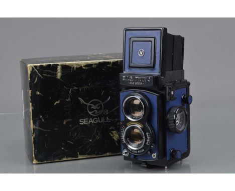 A Seagull B.I.G. Twin 4 Blue Edition Camera, serial no A190, body G-VG, some glue residue around edges of leatherette, shutte