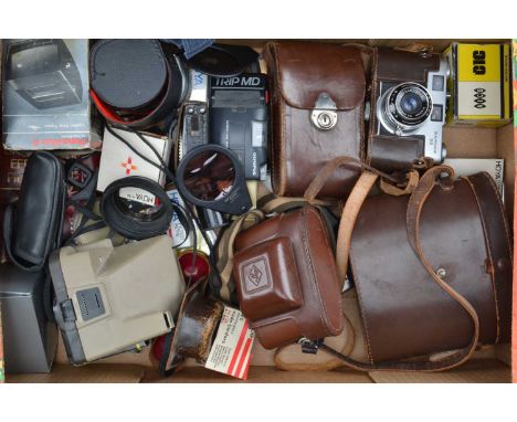 Cameras and Related Items, including a Samoca M-35 rangefinder camera, G, Agfa Silette, shutter not working, Kodak Six-20 fol