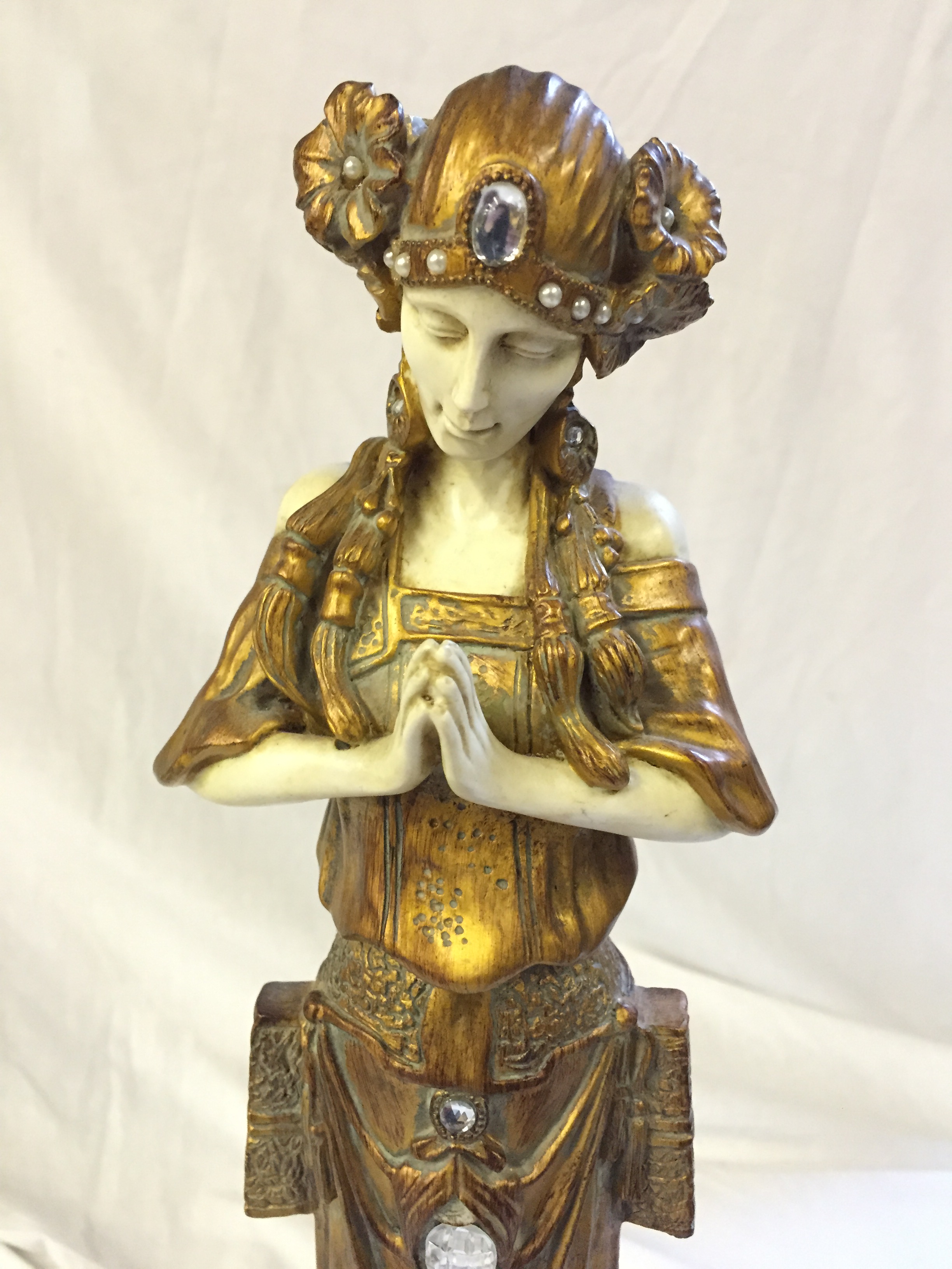 An Art Deco Figurine R T Pearce