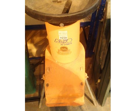 Alko H1100S garden shredder. Not available for in-house P&amp;P, contact Paul O'Hea at Mailboxes on 01925 659133 Condition Re