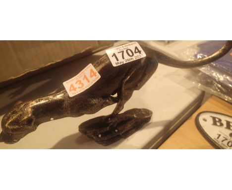 Brass effect running Cheetah, L: 30 cm. P&amp;P Group 2 (£18+VAT for the first lot and £3+VAT for subsequent lots) 