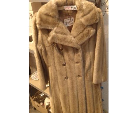 Lilian Smith full length ladies faux fur evening jacket. P&amp;P Group 1 (£14+VAT for the first lot and £1+VAT for subsequent