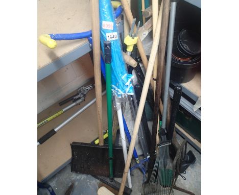 Selection of garden tools. Not available for in-house P&amp;P, contact Paul O'Hea at Mailboxes on 01925 659133 