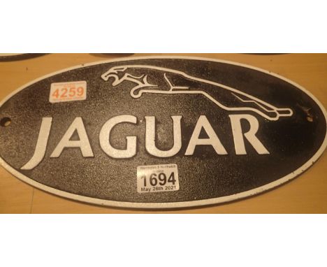 Cast iron green Jaguar sign, L: 35 cm. P&amp;P Group 2 (£18+VAT for the first lot and £3+VAT for subsequent lots) 