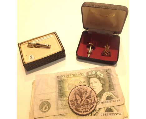Mixed items including 10 shilling and £1 notes, first day covers etc. P&amp;P Group 1 (£14+VAT for the first lot and £1+VAT f