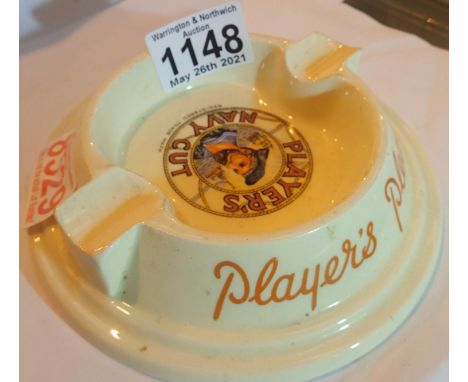 Vintage Players navy cut pub ashtray. P&P Group 1 (£14+VAT for the first lot and £1+VAT for subsequent lots) 