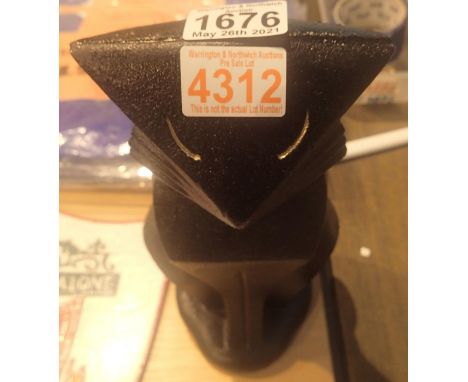 Cast iron Art Deco cat doorstop, H: 26 cm. P&amp;P Group 2 (£18+VAT for the first lot and £3+VAT for subsequent lots) 