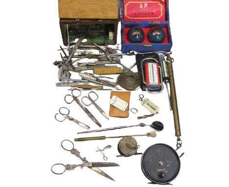 MIXED COLLECTABLES GROUP to include two vintage fishing reels, decorative steel and other scissors, various spring balances, 