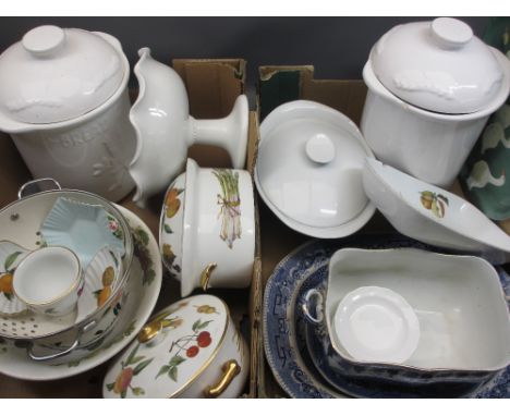 ROYAL WORCESTER EVESHAM &amp; OTHER TABLEWARE &amp; CONTAINERS along with a small quantity of Blue &amp; White Willow pattern