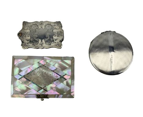 Victorian mother of pearl visiting card case engraved with flowers and with divided interior 10cm x 7cm, engine turned silver