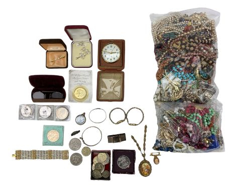 Quantity of silver jewellery and costume jewellery, including a silver hinged bangle, a Charles Horner enamel brooch (a/f), s