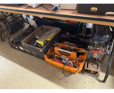 A quantity of tools, to include a pillar drill