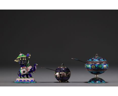 Set of three pieces in silver and cloisonne enamel. - Weight: 180 g - Shipping available - Sizes: H 75MM X L60MM  PLUS AUTRES